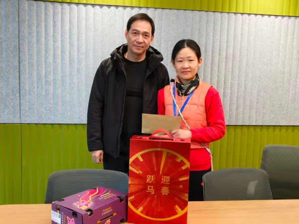 8党委副书记、常务副总经理曾彦慰问困难党员