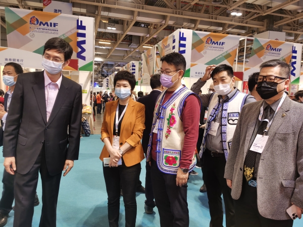 中联办台湾事务部徐莽部长到中智展位参观